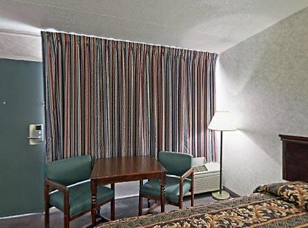 America'S Best Value Inn & Suites - Memphis/Graceland الغرفة الصورة